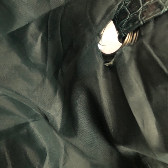 EMBOSSED GREEN FAUX SNAKESKIN TOTE BAG - Picture 8 of 11